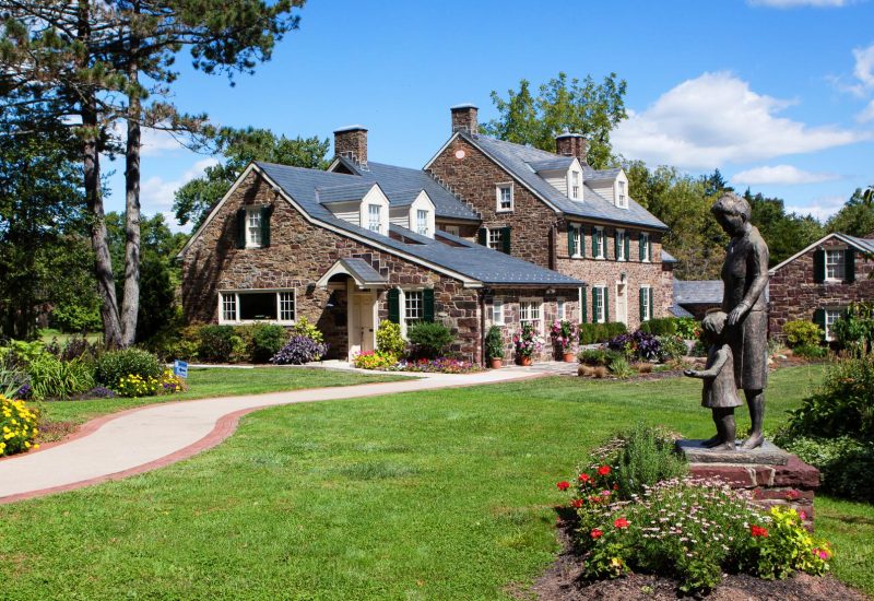Statue_at_Pearl_Buck_House_dd3fd5c8-3a55-43fa-bcb6-e7cb59aef790